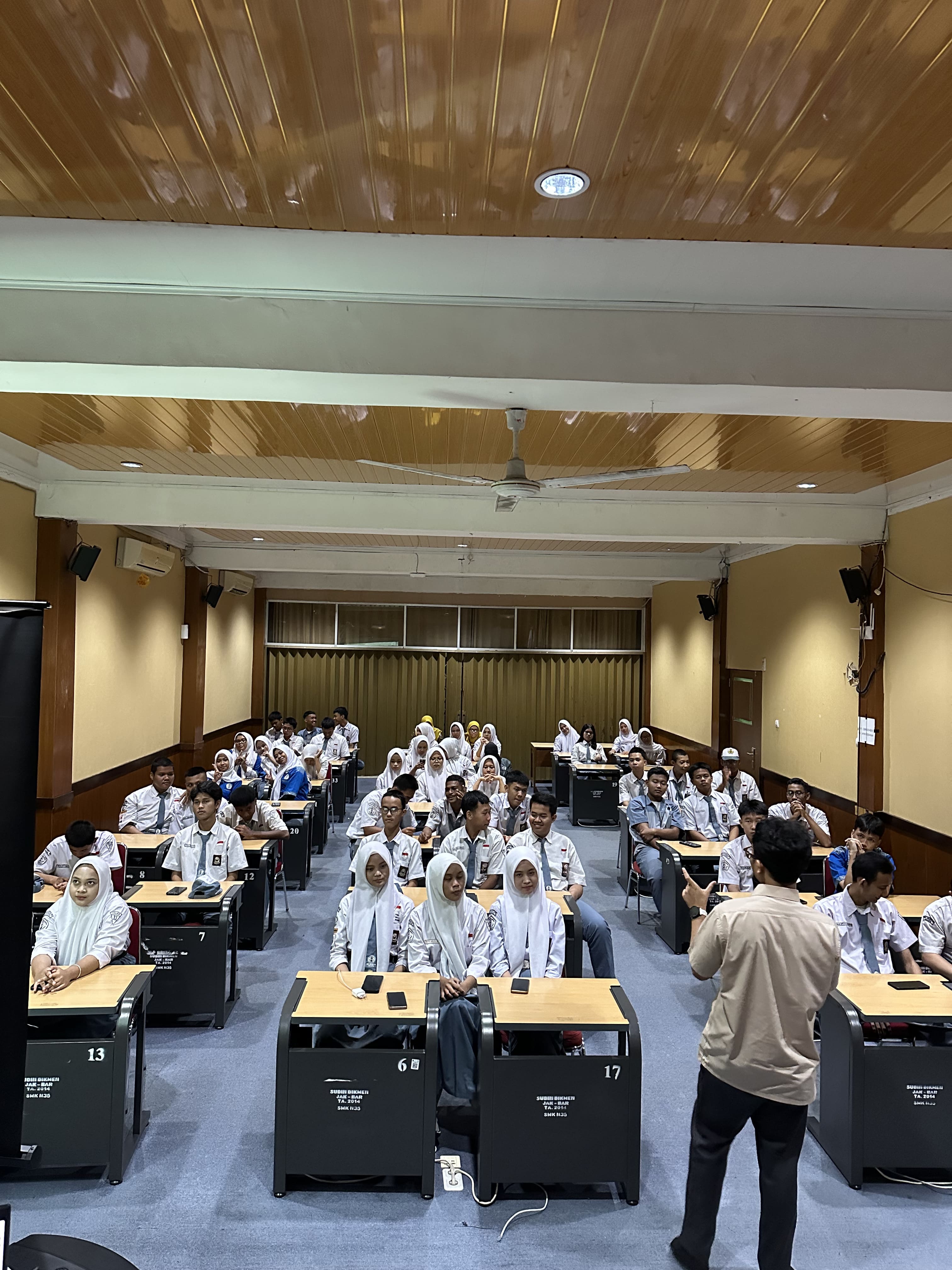 SDGS Futuremakers Sambangi SMKN 35 Jakarta