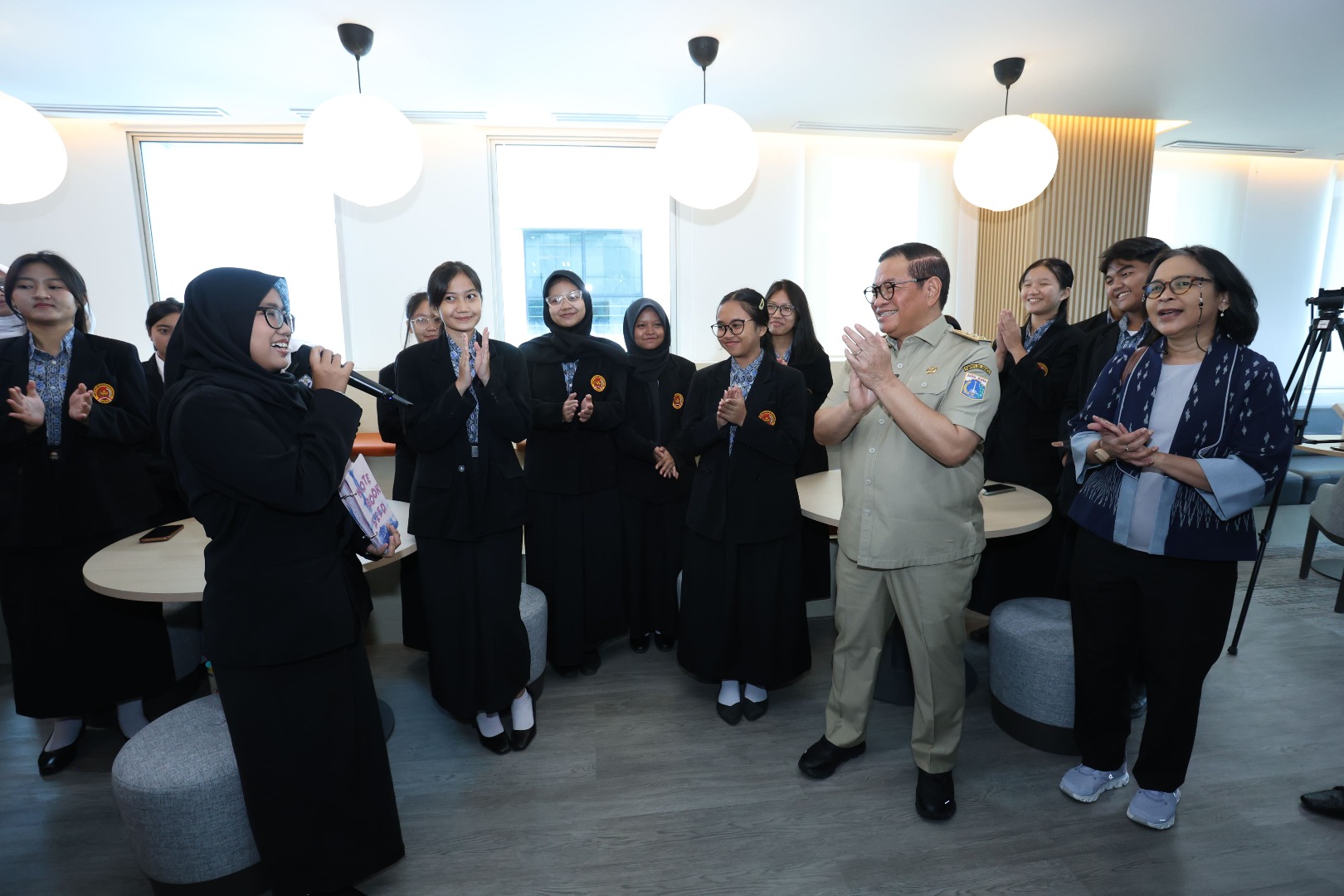 Di Hadapan Pemimpin Jakarta